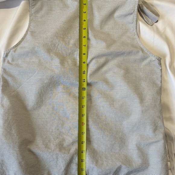 V: 𝅺Banana Republic Tank Top Women Medium Bow accented Black White Stripe - Picture 7 of 8